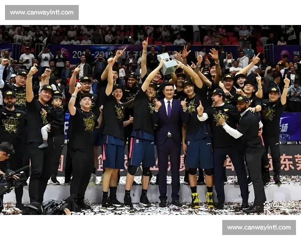 马布里vs广东巅峰对决引爆赛场激情与时代记忆篮球风云再起书写传奇篇章