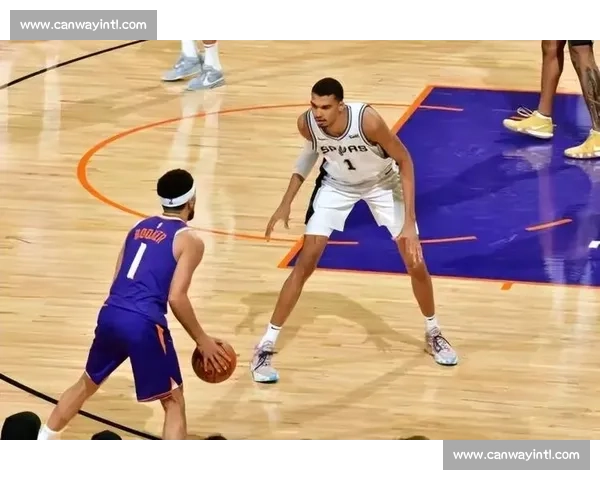 马刺与太阳激战回顾 布克与兰德尔对决精彩不断